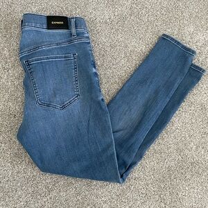Express skinny jeans in a blue wash Size 8